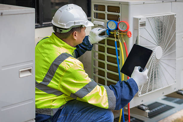 Professional Hvac technician working in Lohn, TX